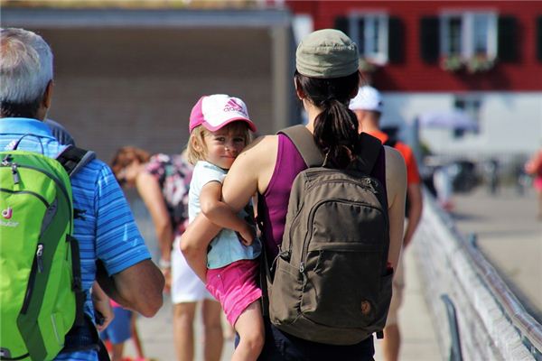 Was bedeutet ein Kindermädchen in einem Traum? Traum Weissagung