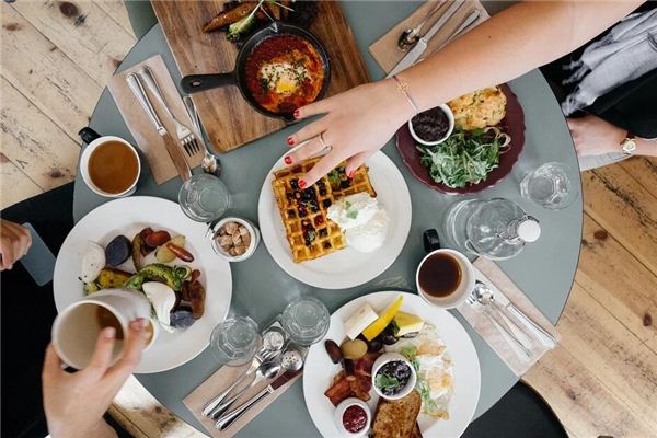 Traumdeutung und Wahrsagerei zum Frühstück