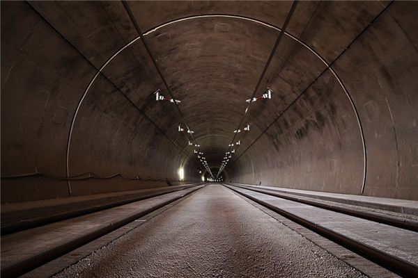 Traumdeutung des Fallens in die Straße