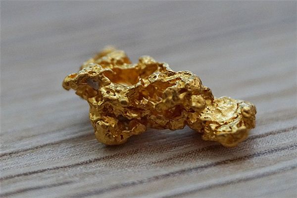 Traumdeutung von natürlichen Goldnuggets