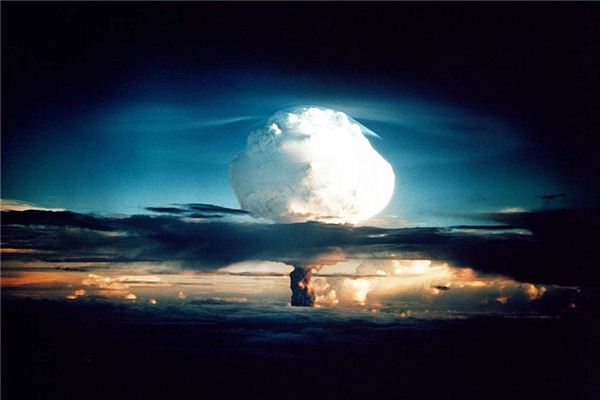 Die Traumdeutung der Atombombe