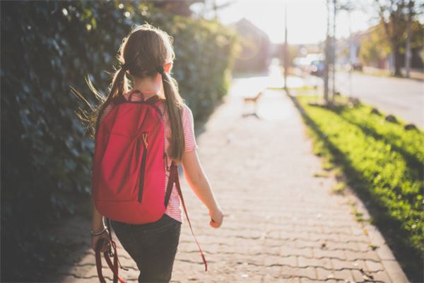 Traumdeutung einer Tochter, die im Ausland studiert