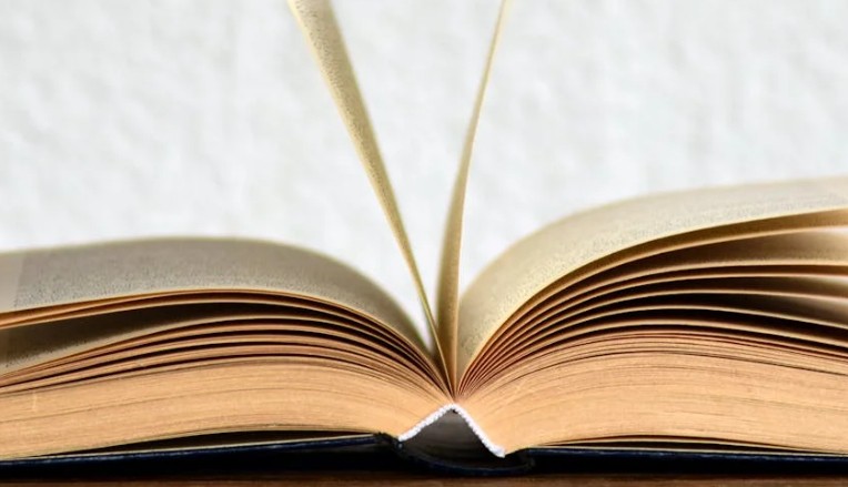 Traumdeutung von Büchern – 39 Bedeutungen und Interpretationen