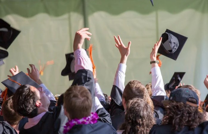 Traumdeutung des Studienabschlusses - 17 Bedeutungen und Interpretationen