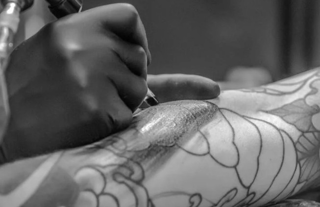 Traumdeutung von Tätowierungen – 25 Bedeutungen und Interpretationen