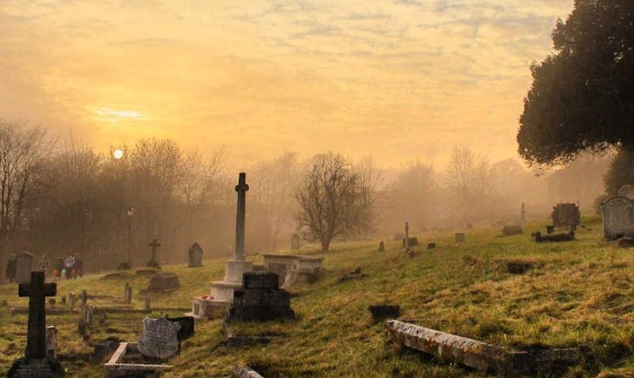 Traumdeutung von Friedhöfen – 23 Bedeutungen und Interpretationen